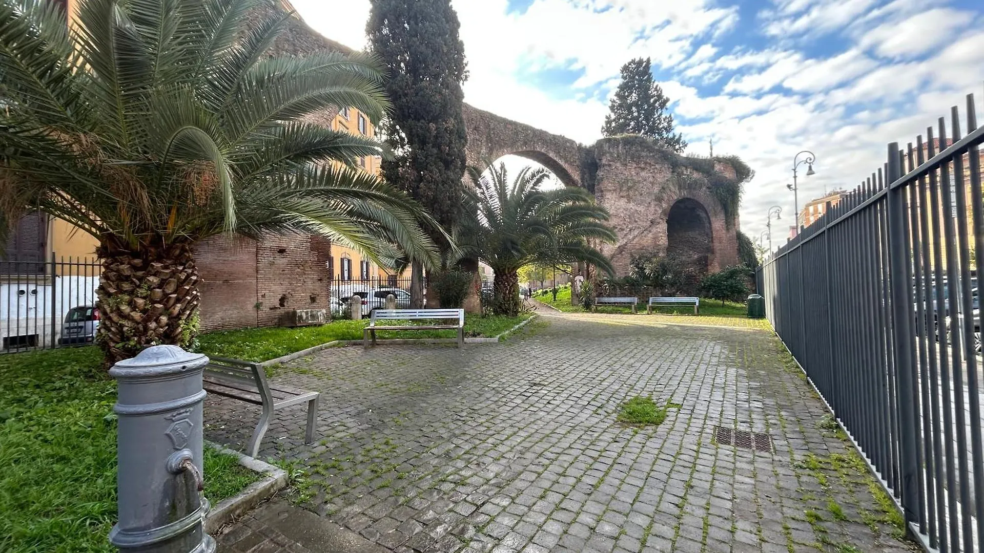 Statilia Urban Retreat Apartment Rome Italy
